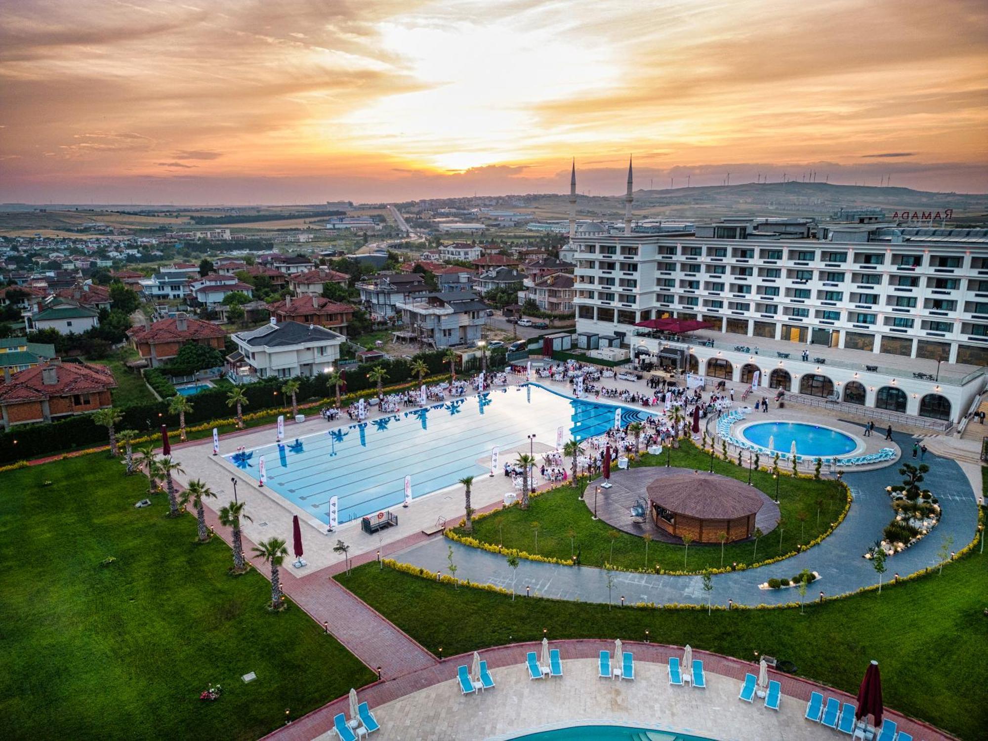 Ramada Plaza By Wyndham Silivri Hotel Eksteriør billede