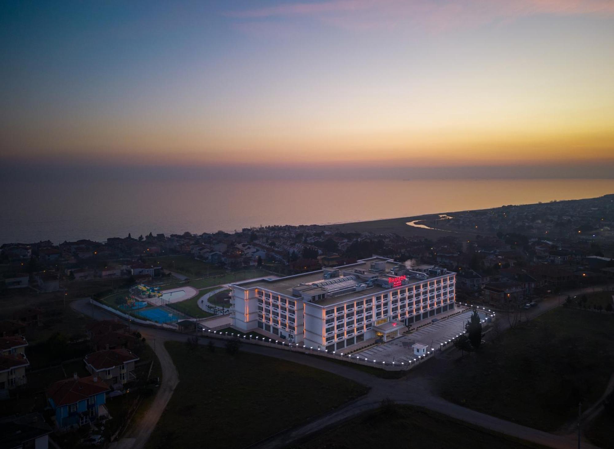 Ramada Plaza By Wyndham Silivri Hotel Eksteriør billede